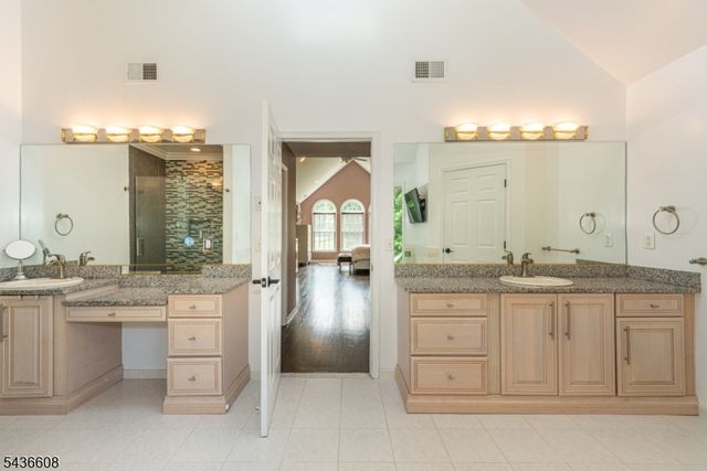 5 Jodilee Ln, Randolph Twp., NJ 07869