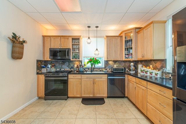 5 Jodilee Ln, Randolph Twp., NJ 07869