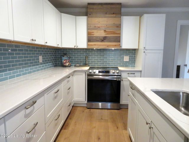 585 Roscoe Veazey Rd, Manitou, KY 42436