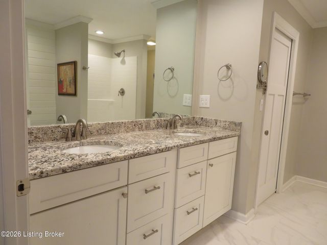 585 Roscoe Veazey Rd, Manitou, KY 42436