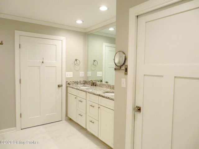 585 Roscoe Veazey Rd, Manitou, KY 42436