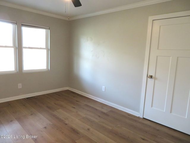 585 Roscoe Veazey Rd, Manitou, KY 42436