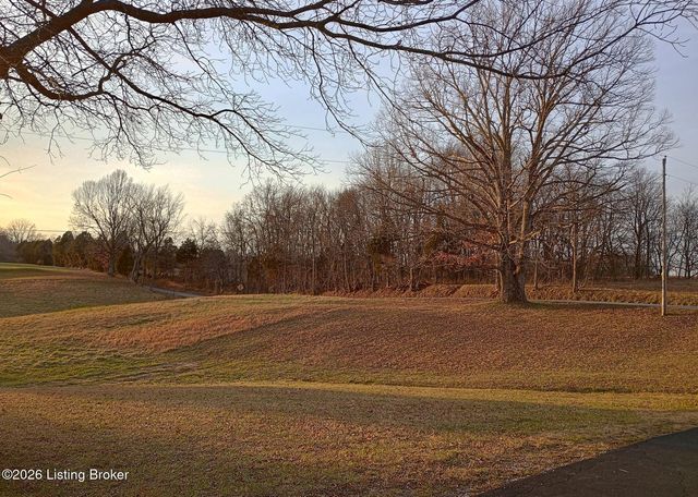 585 Roscoe Veazey Rd, Manitou, KY 42436