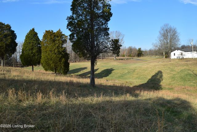 585 Roscoe Veazey Rd, Manitou, KY 42436