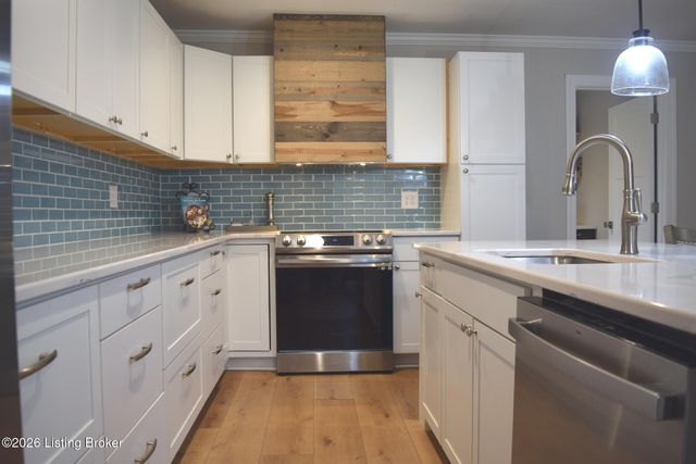 585 Roscoe Veazey Rd, Manitou, KY 42436