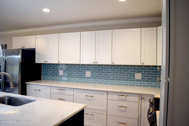 585 Roscoe Veazey Rd, Manitou, KY 42436