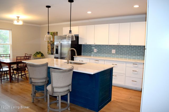 585 Roscoe Veazey Rd, Manitou, KY 42436