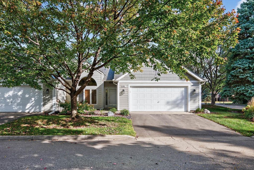 801 Southcross Drive E, Burnsville, MN 55306