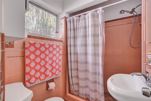 18500 NE 23rd Ct, Miami, FL 33180