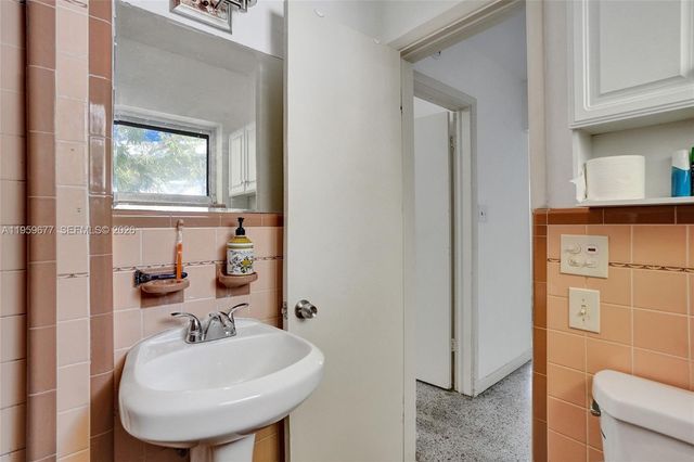 18500 NE 23rd Ct, Miami, FL 33180