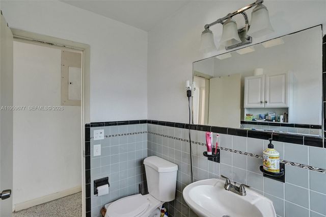 18500 NE 23rd Ct, Miami, FL 33180