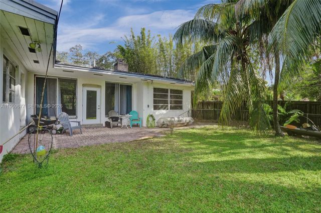 18500 NE 23rd Ct, Miami, FL 33180