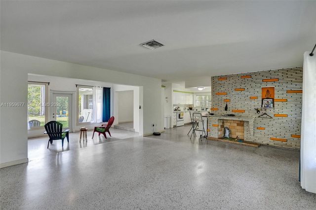 18500 NE 23rd Ct, Miami, FL 33180