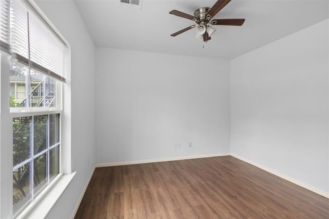 409 Beto St 7, Huntsville, TX 77340