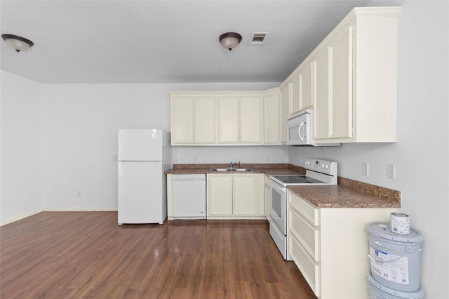409 Beto St 7, Huntsville, TX 77340