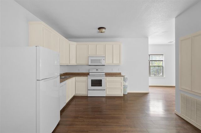409 Beto St 7, Huntsville, TX 77340