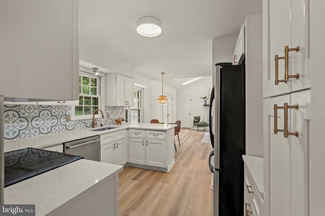 9065 NORTHEDGE DR, Springfield, VA 22153