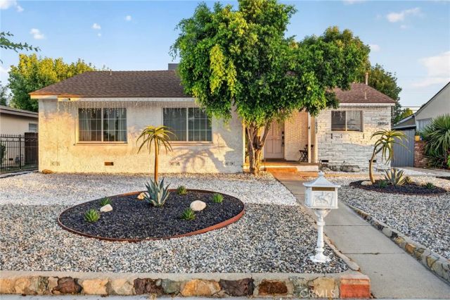 18952 Victory, Tarzana, CA 91335