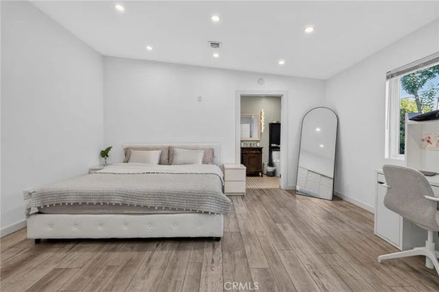 18952 Victory, Tarzana, CA 91335