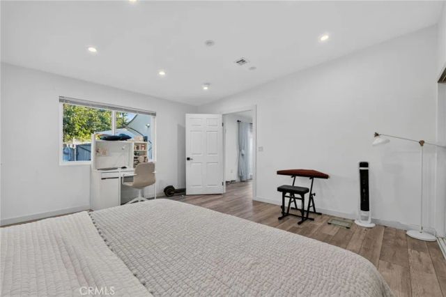 18952 Victory, Tarzana, CA 91335