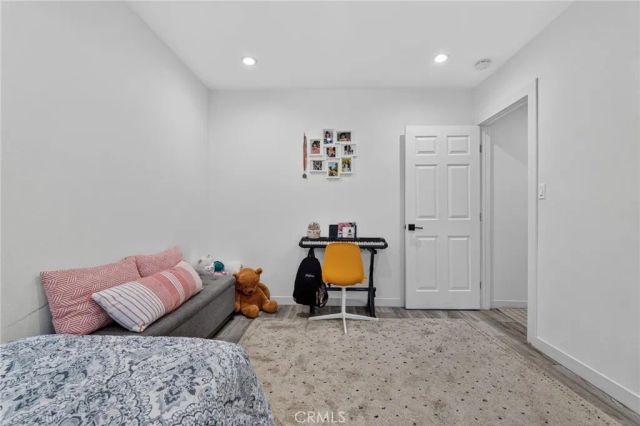 18952 Victory, Tarzana, CA 91335
