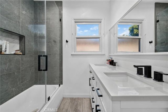 18952 Victory, Tarzana, CA 91335