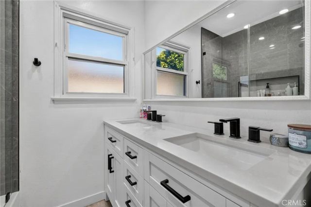 18952 Victory, Tarzana, CA 91335