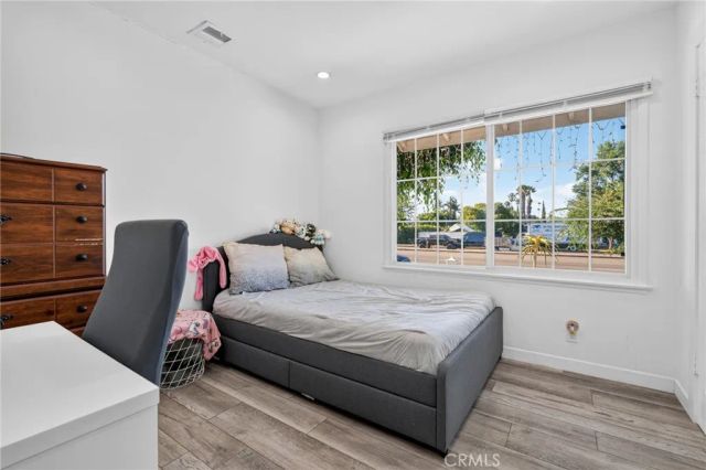 18952 Victory, Tarzana, CA 91335