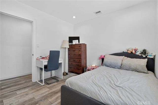 18952 Victory, Tarzana, CA 91335