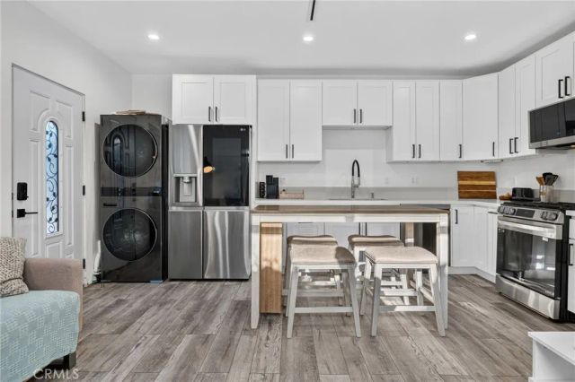 18952 Victory, Tarzana, CA 91335