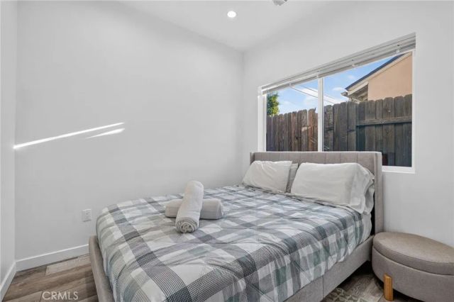 18952 Victory, Tarzana, CA 91335