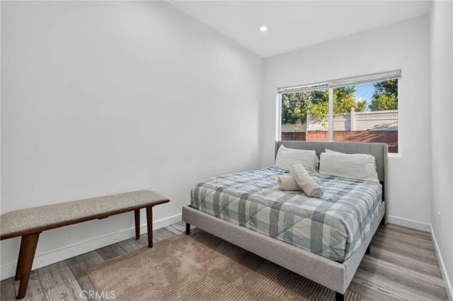 18952 Victory, Tarzana, CA 91335
