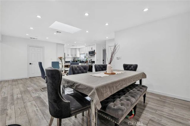 18952 Victory, Tarzana, CA 91335