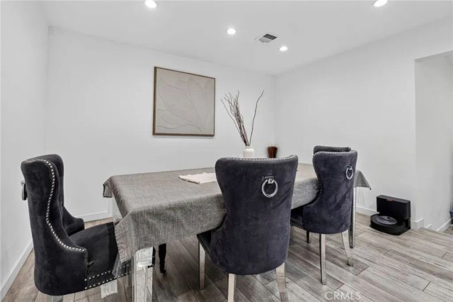 18952 Victory, Tarzana, CA 91335