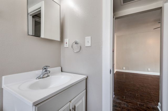4915 Reiger Avenue F, Dallas, TX 75214