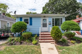 802 PINE Street, Waukegan, IL 60085