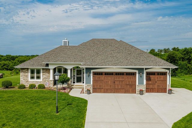 810 Westwind DRIVE, Eagle, WI 53119