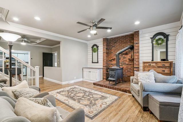 508 2nd Ave SW, Independence, IA 50644