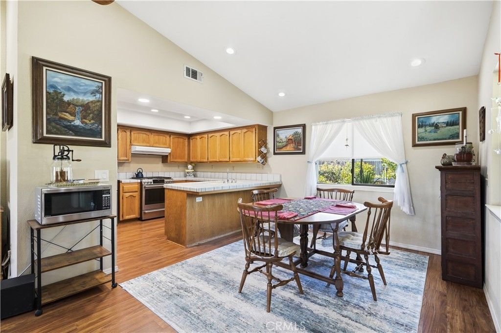 Image 10 of property listing at 302 Patterson, Santa Maria, CA 93455