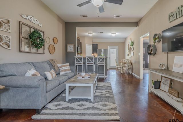 100 S Rainbow Dr, Whitehouse, TX 75791