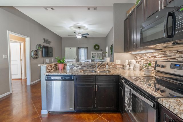 100 S Rainbow Dr, Whitehouse, TX 75791