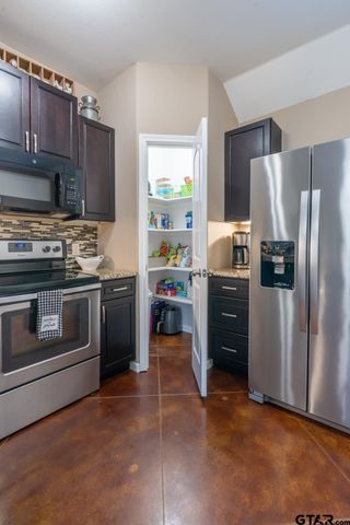 100 S Rainbow Dr, Whitehouse, TX 75791