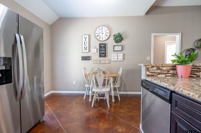 100 S Rainbow Dr, Whitehouse, TX 75791