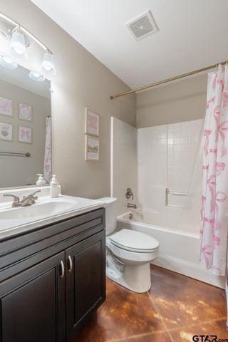 100 S Rainbow Dr, Whitehouse, TX 75791