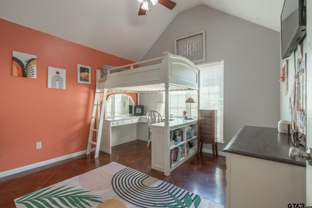 100 S Rainbow Dr, Whitehouse, TX 75791