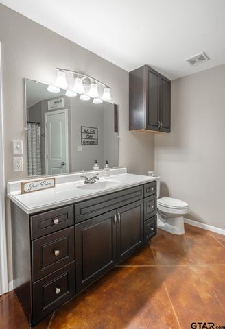 100 S Rainbow Dr, Whitehouse, TX 75791