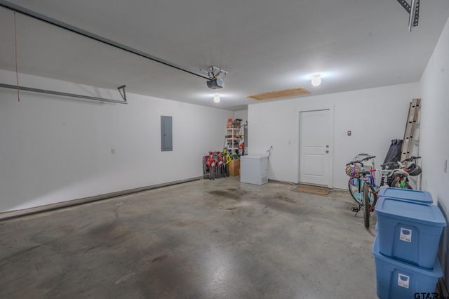 100 S Rainbow Dr, Whitehouse, TX 75791
