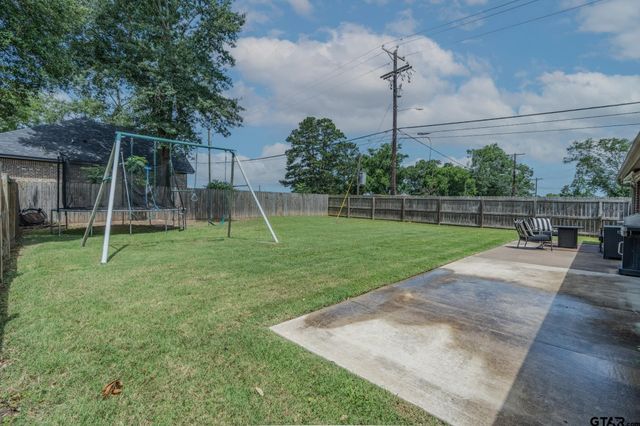100 S Rainbow Dr, Whitehouse, TX 75791