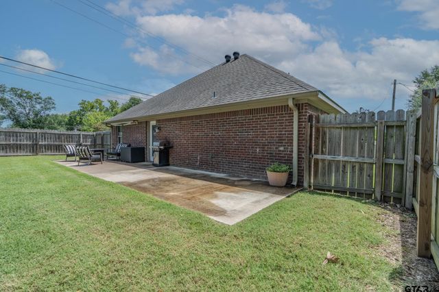 100 S Rainbow Dr, Whitehouse, TX 75791