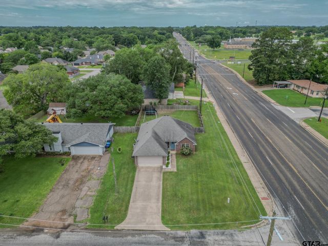 100 S Rainbow Dr, Whitehouse, TX 75791